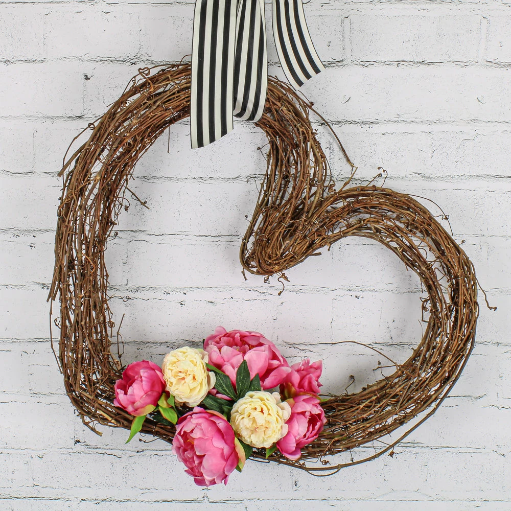 Handmade Large 26" Grapevine Heart Wreath 2 Handmade Large 26" Grapevine Heart Wreath - Image 2